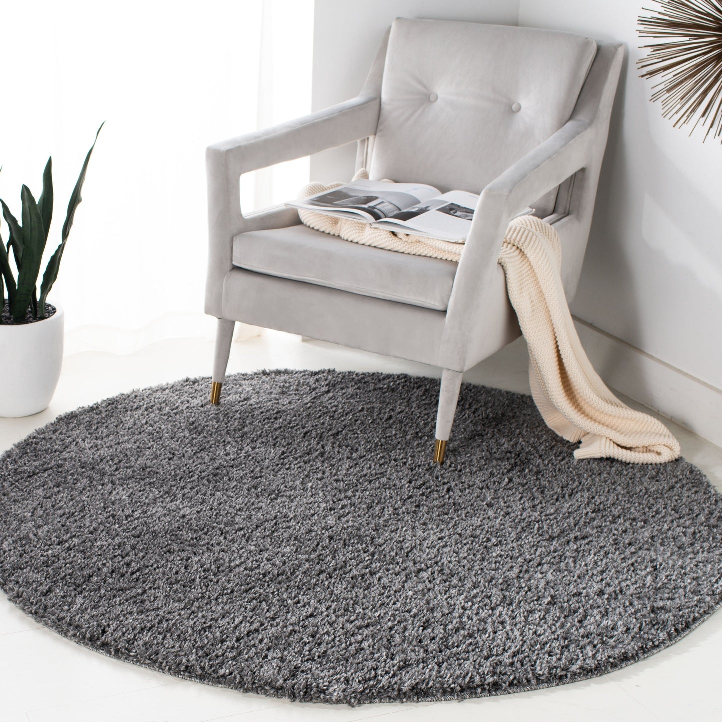 SAFAVIEH August Wilhelma Shag Solid 1.2-inch Thick Area Rug