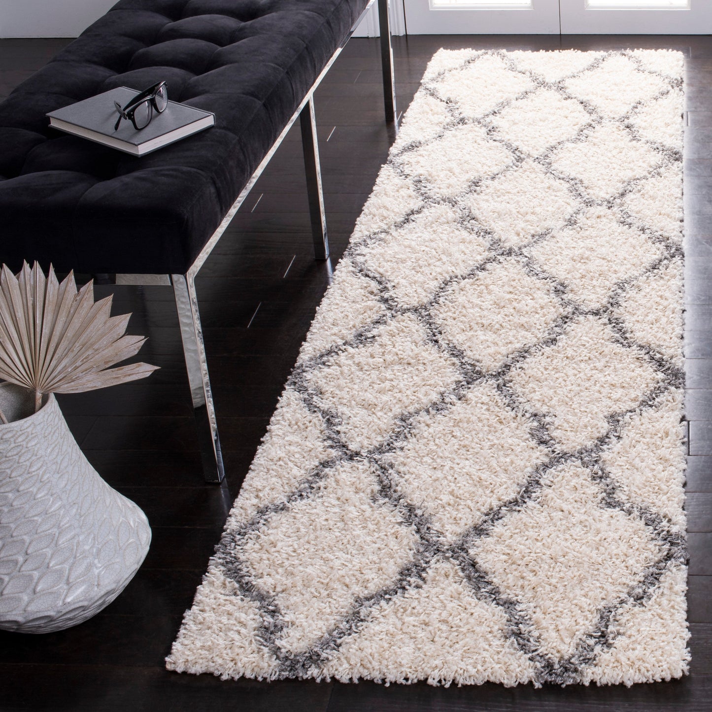 SAFAVIEH Dallas Shag Darina Trellis 1.5-inch Thick Rug
