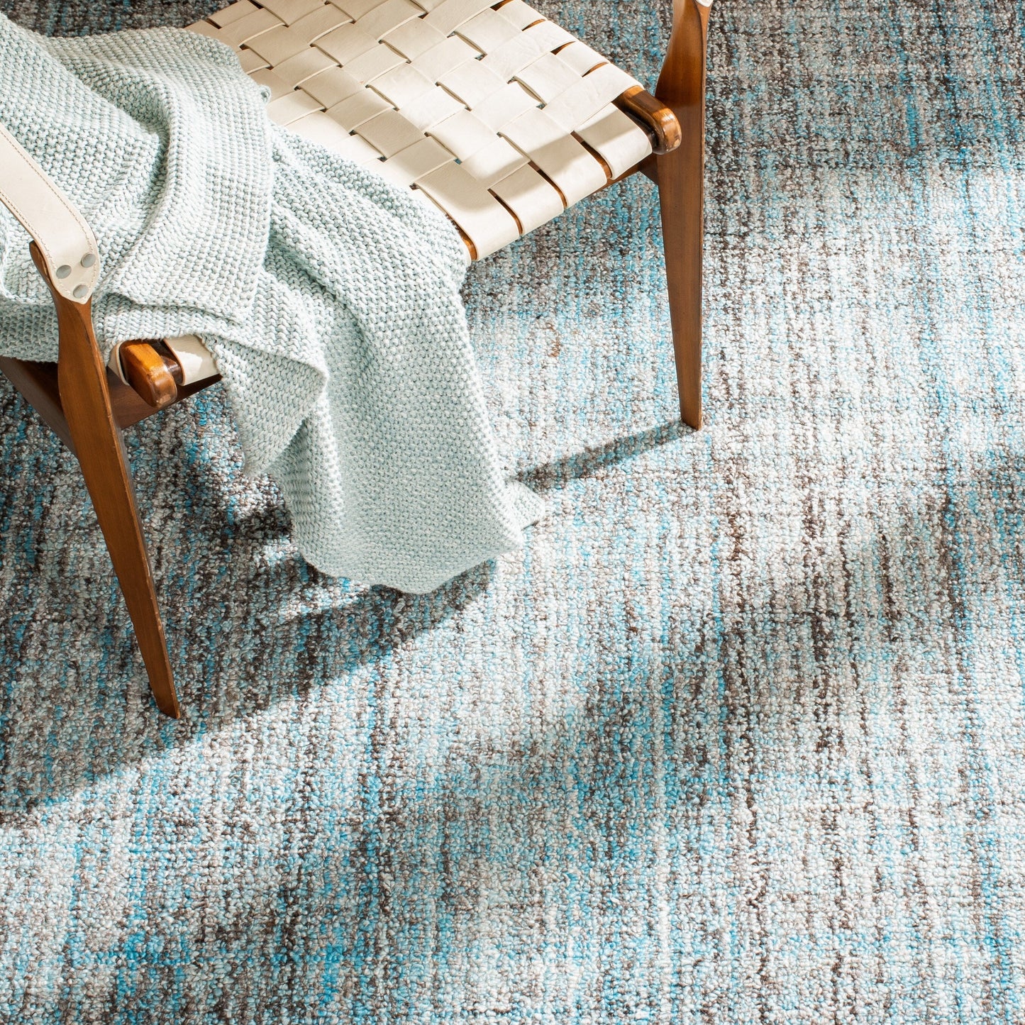 SAFAVIEH Handmade Abstract Coraly Modern Viscose Rug