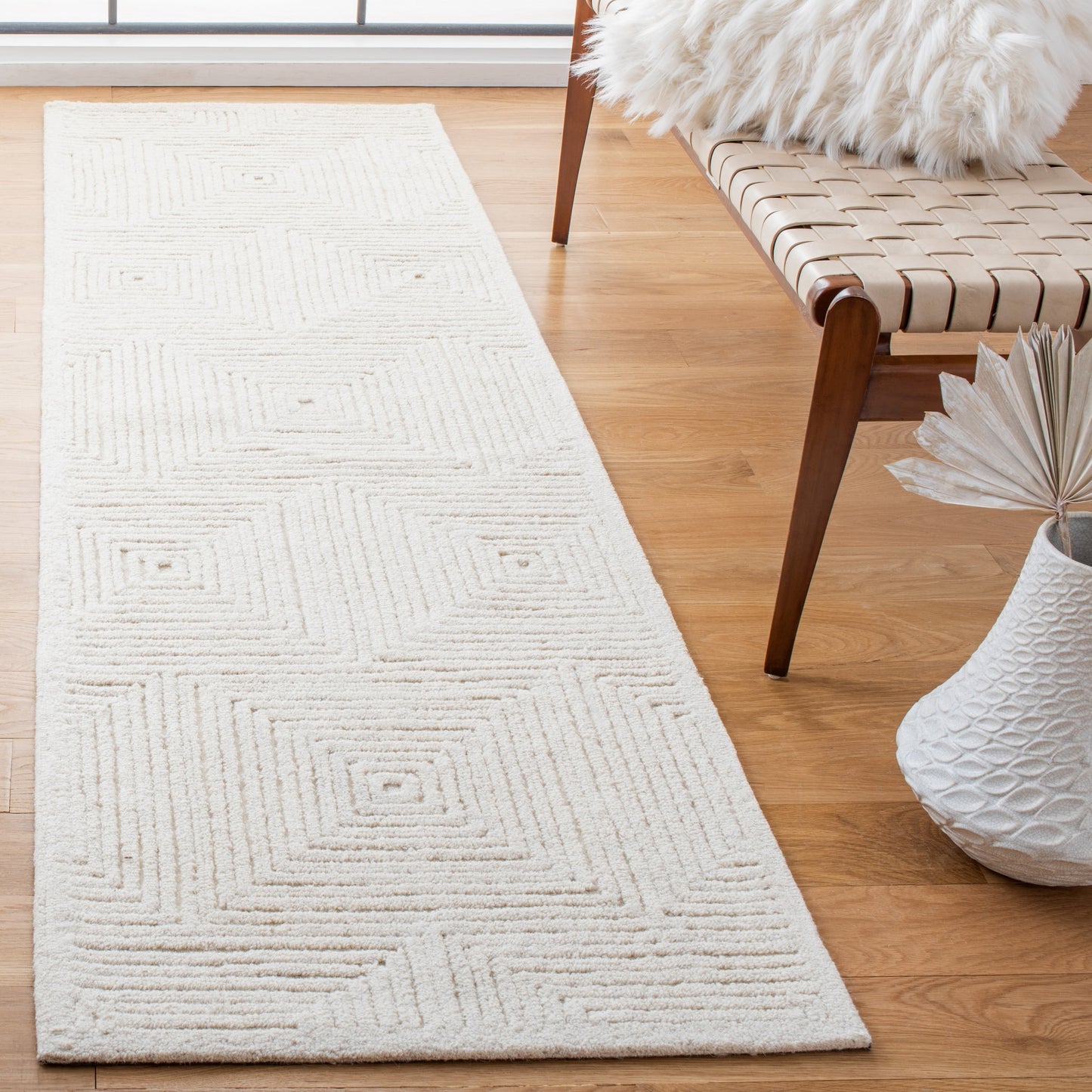 SAFAVIEH Handmade Textural Nigina Wool Rug
