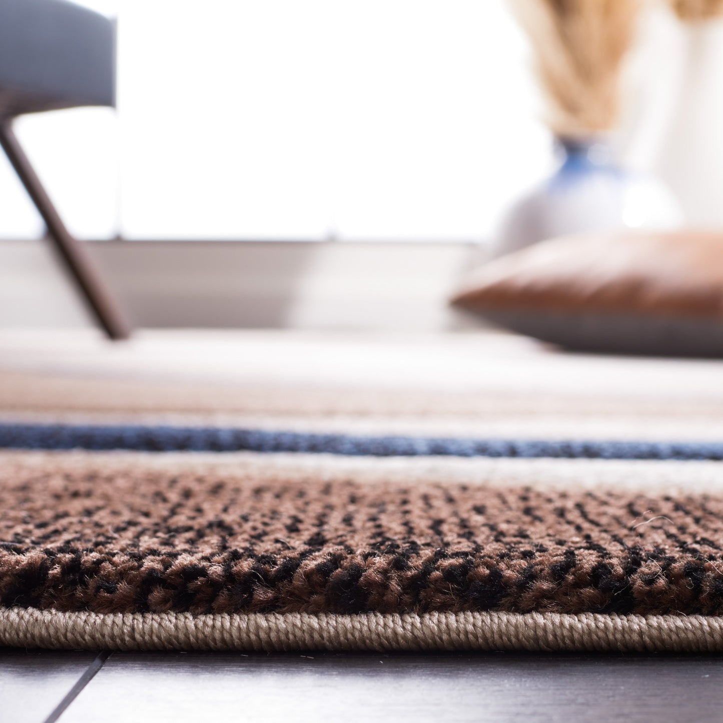 SAFAVIEH Hollywood Zohreh Mid-Century Modern Abstract Rug