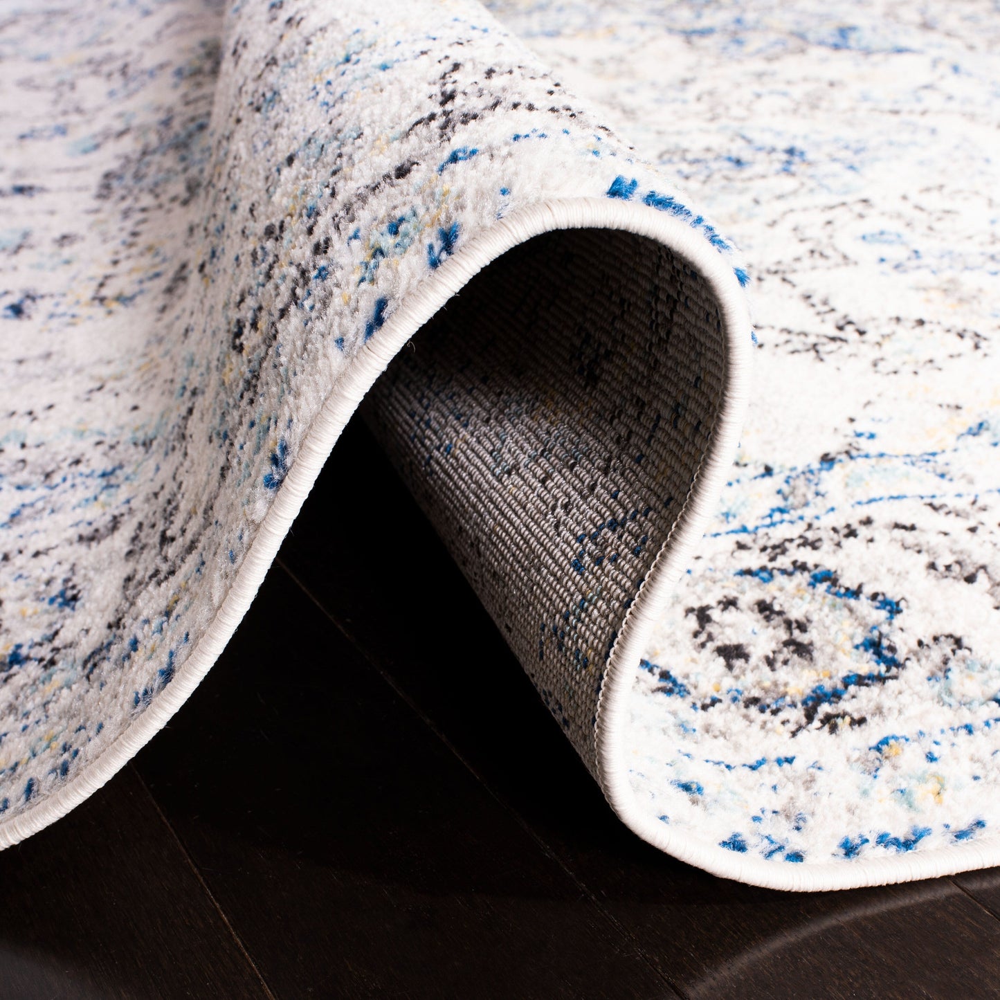 SAFAVIEH Madison Delois Medallion Rustic Farmhouse Distressed Rug