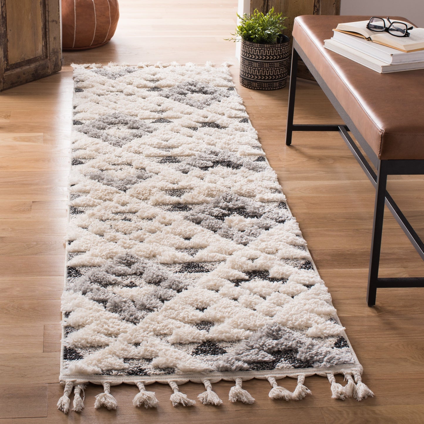 SAFAVIEH Moroccan Tassel Shag Delores 2-inch Thick Rug