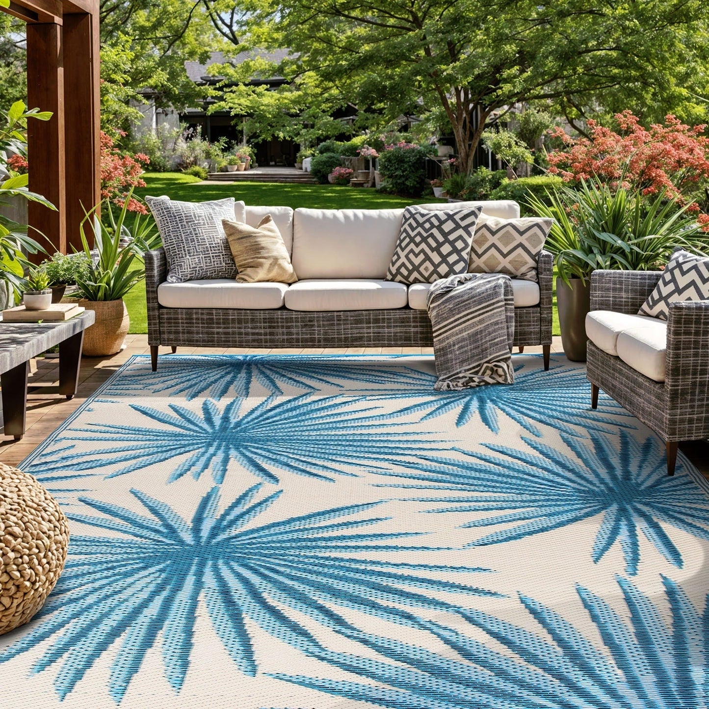 World Rug Gallery Floral Tropical Reversible Recycled Plastic Outdoor Rugs