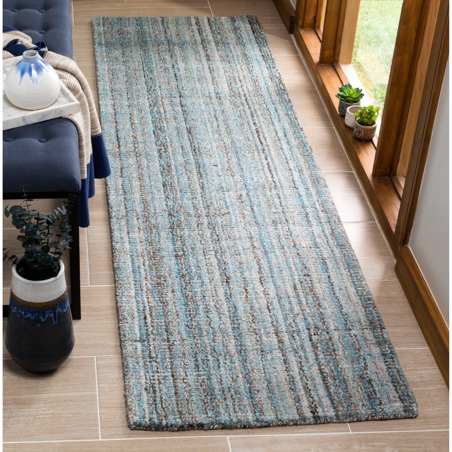 SAFAVIEH Handmade Abstract Coraly Modern Viscose Rug