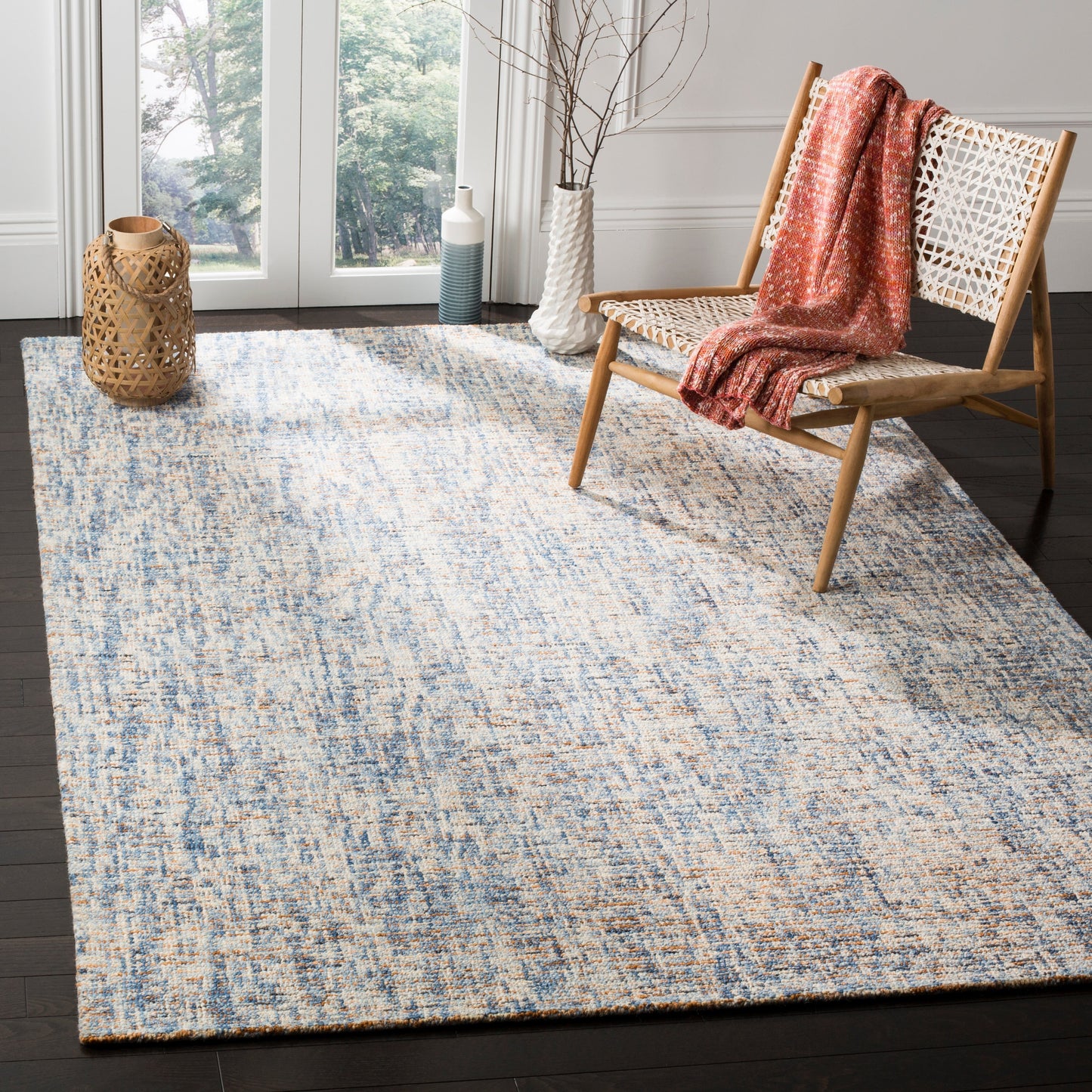 SAFAVIEH Handmade Abstract Lotje Modern Wool Rug