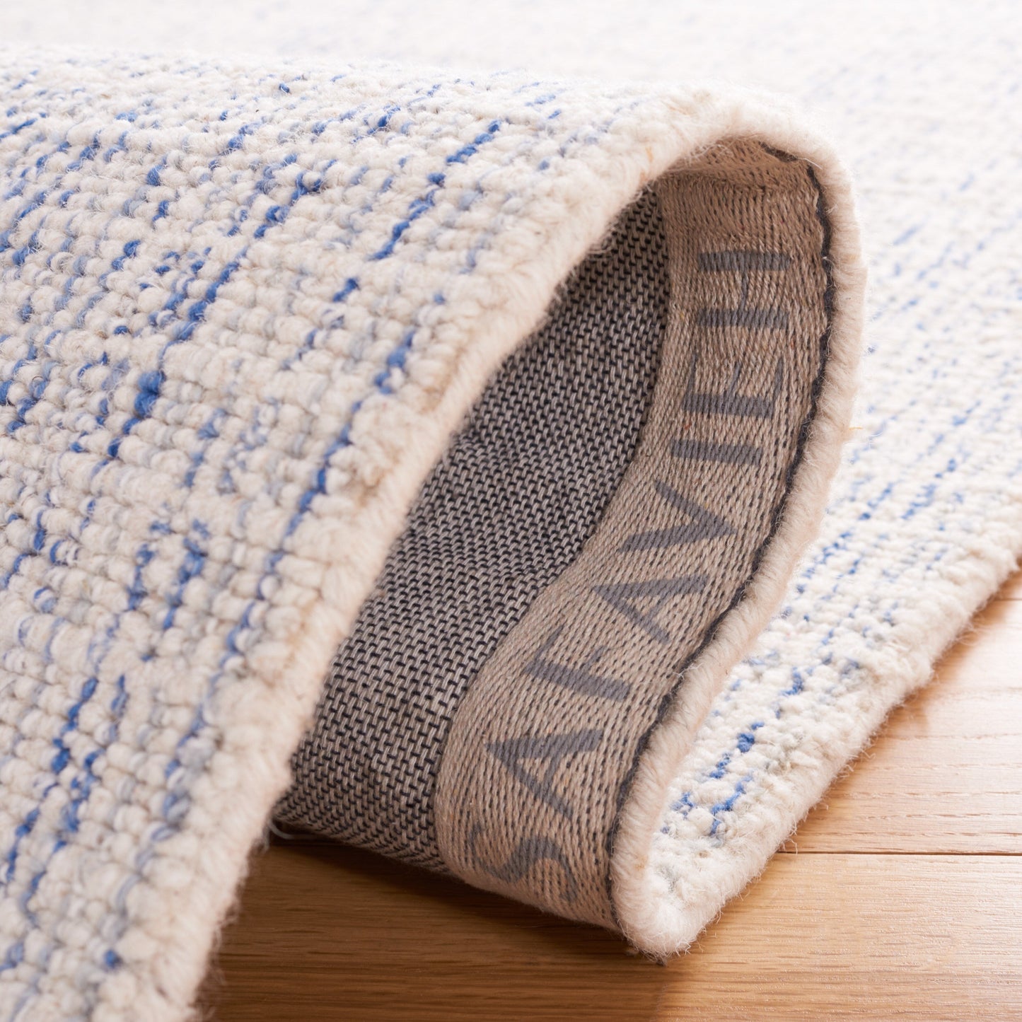 SAFAVIEH Handmade Abstract Maggy Modern Wool Rug