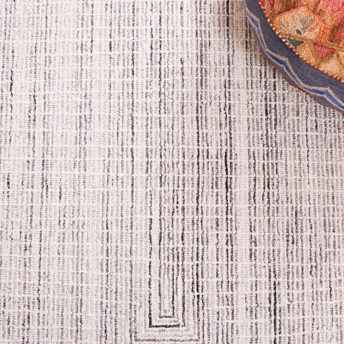 SAFAVIEH Handmade Abstract Maggy Modern Wool Rug