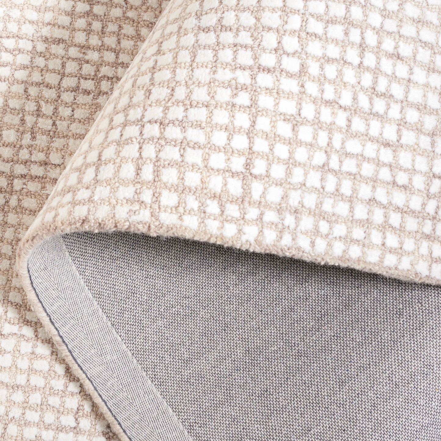 SAFAVIEH Handmade Abstract Marikka Modern Viscose Rug