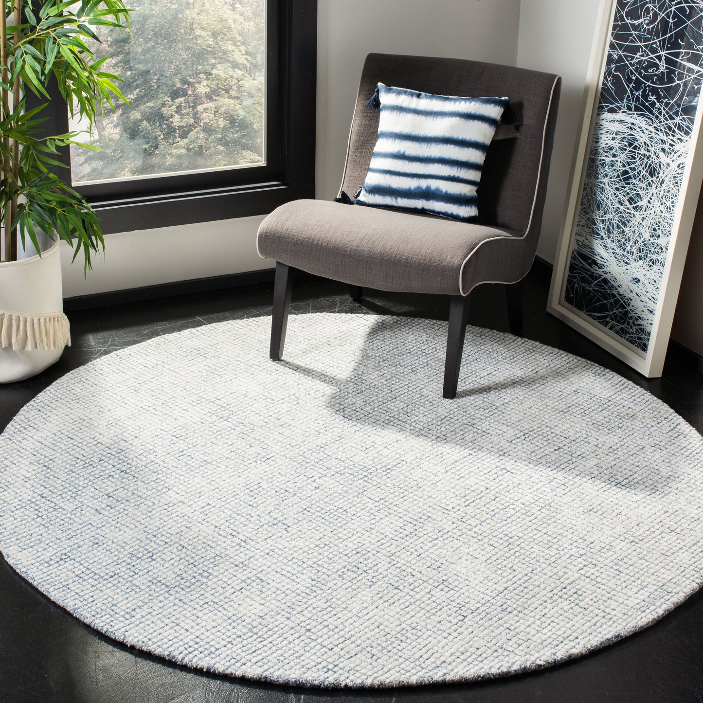 SAFAVIEH Handmade Abstract Marikka Modern Viscose Rug
