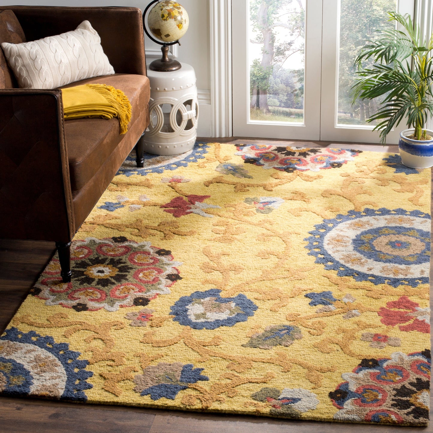 SAFAVIEH Handmade Blossom Maaret Modern Floral Wool Rug