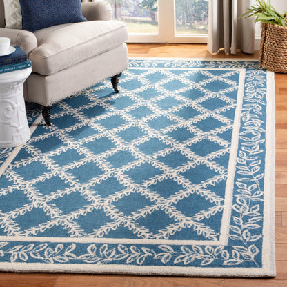 SAFAVIEH Handmade Chelsea Sunstripe Trellis French Country Wool Rug