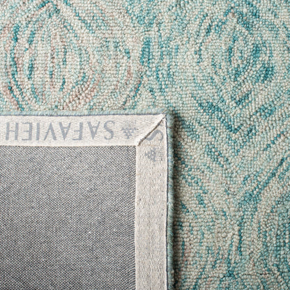 SAFAVIEH Handmade Ikat Lilija Wool Rug