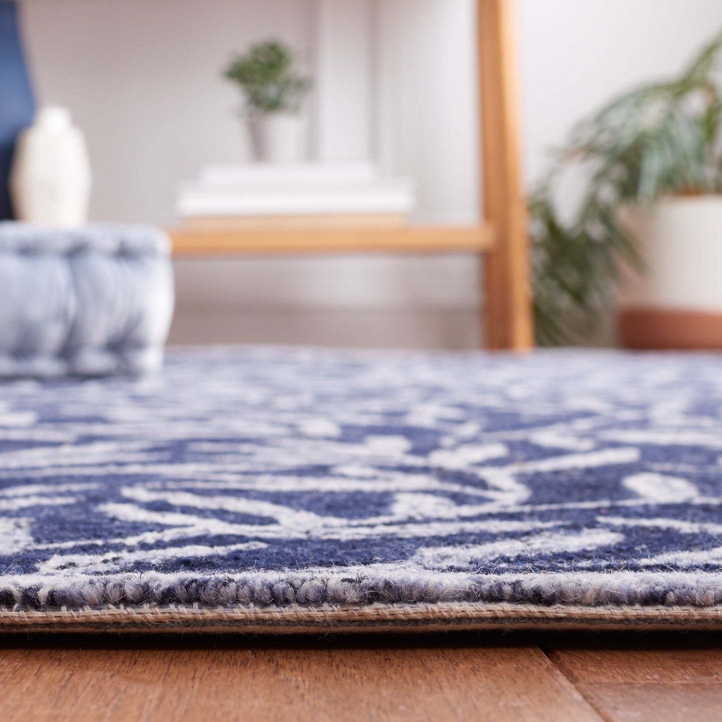 SAFAVIEH Handmade Jardin Mariegret Wool Rug