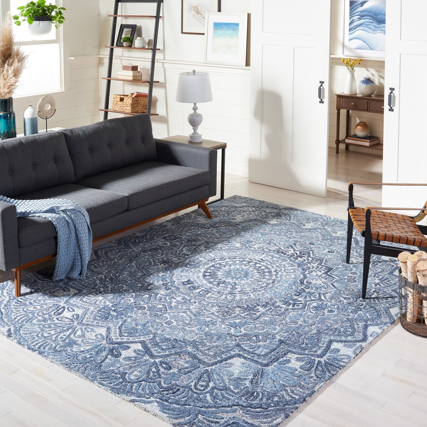 SAFAVIEH Handmade Marquee Carlijn Modern Medallion Wool Rug