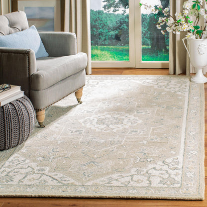 SAFAVIEH Handmade Micro-Loop Selveta Wool Rug