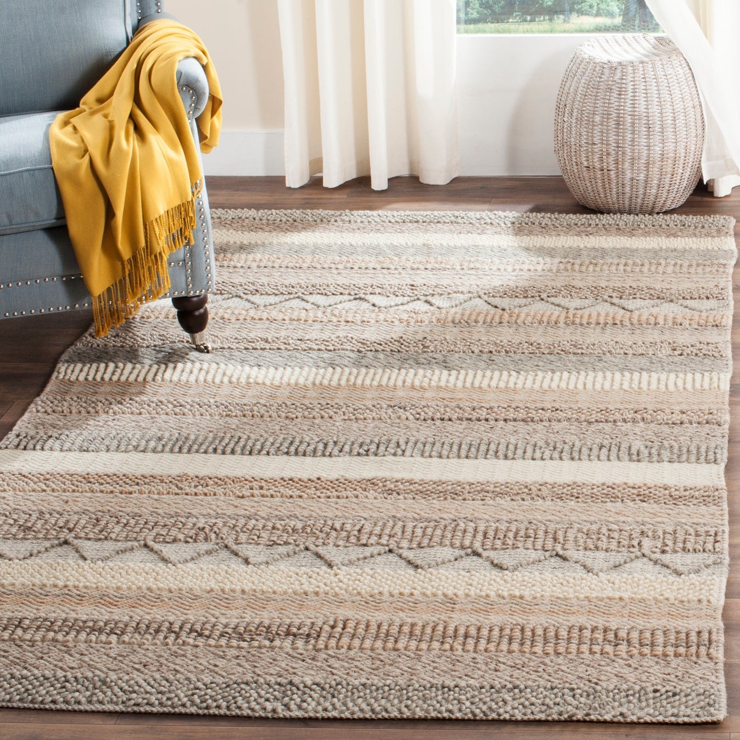 SAFAVIEH Handmade Natura Adamantini Wool Rug