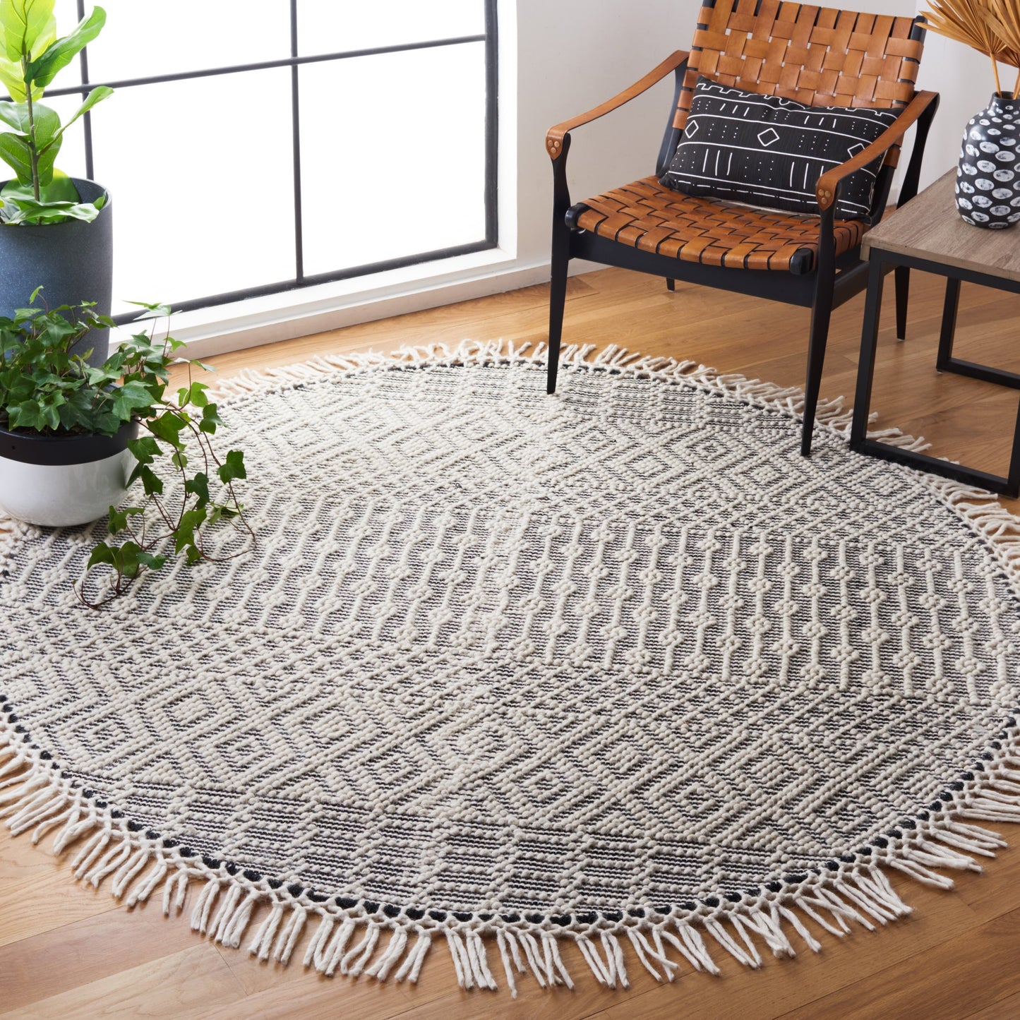 SAFAVIEH Handmade Natura Estel Wool Fringe Rug