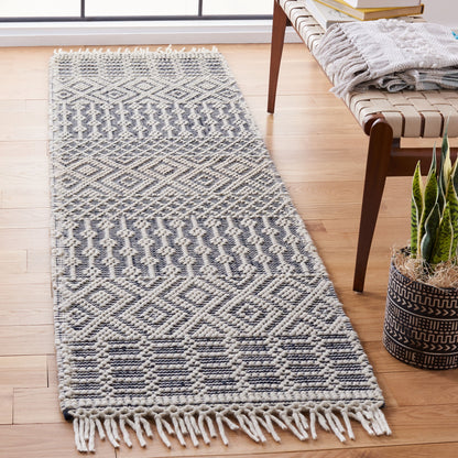 SAFAVIEH Handmade Natura Estel Wool Fringe Rug