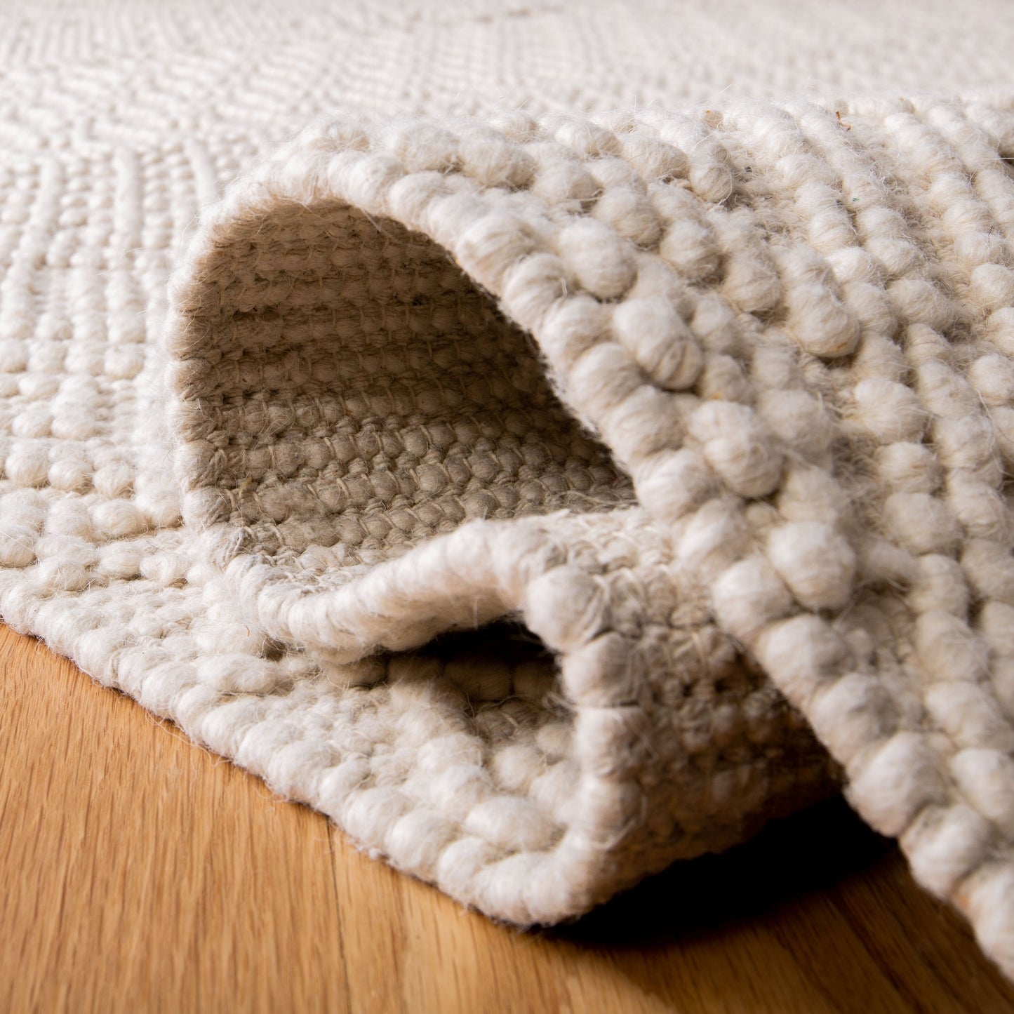 SAFAVIEH Handmade Natura Estel Wool Fringe Rug