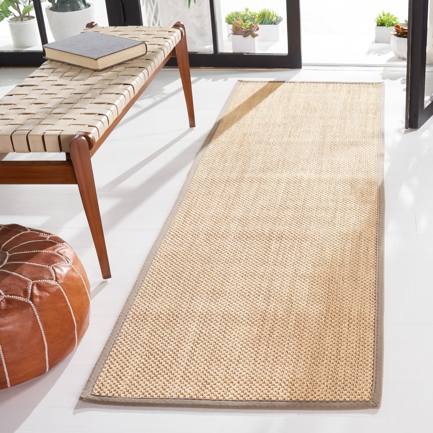 SAFAVIEH Natural Fiber Venus Casual Border Sisal Rug