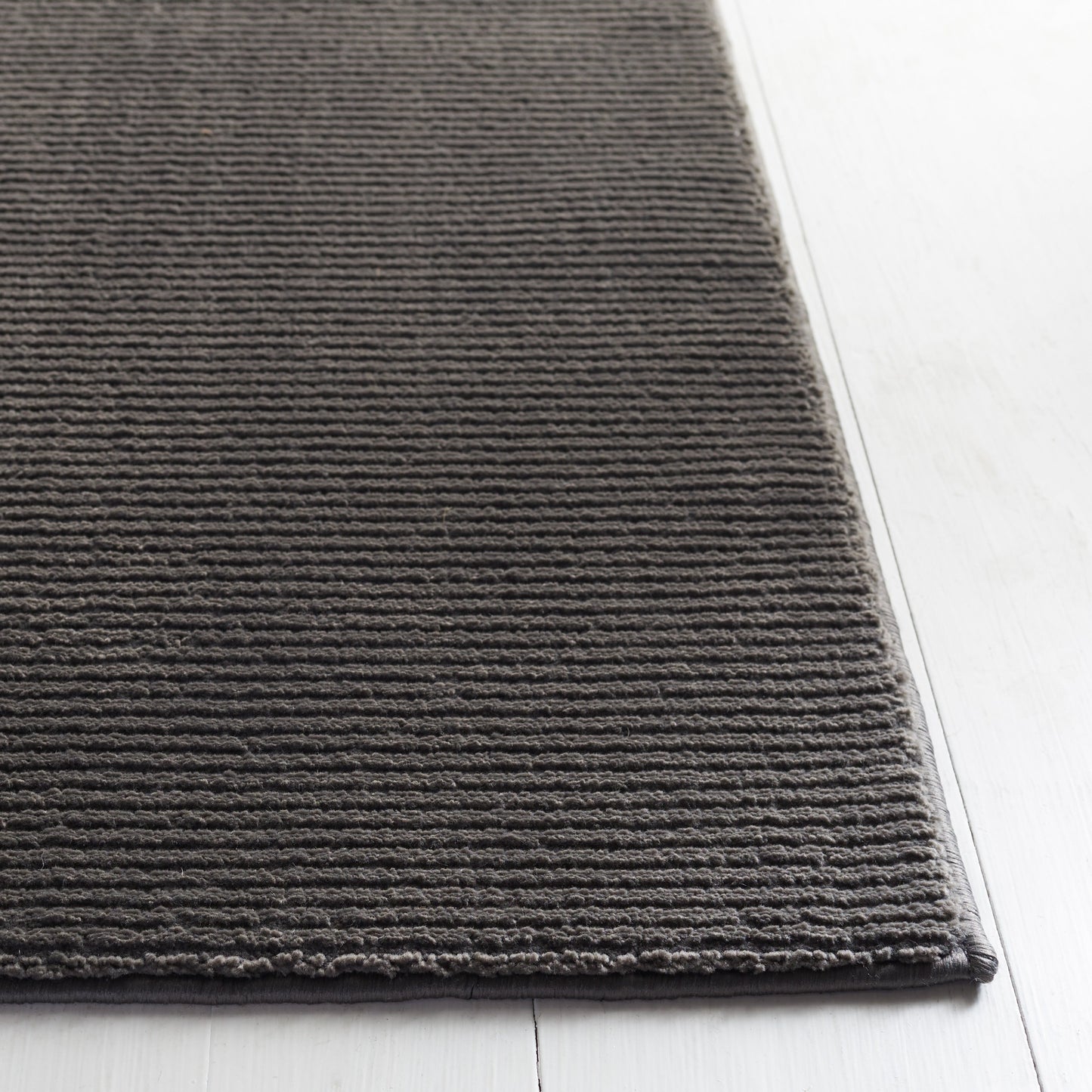 SAFAVIEH Revive Avie Solid Rug