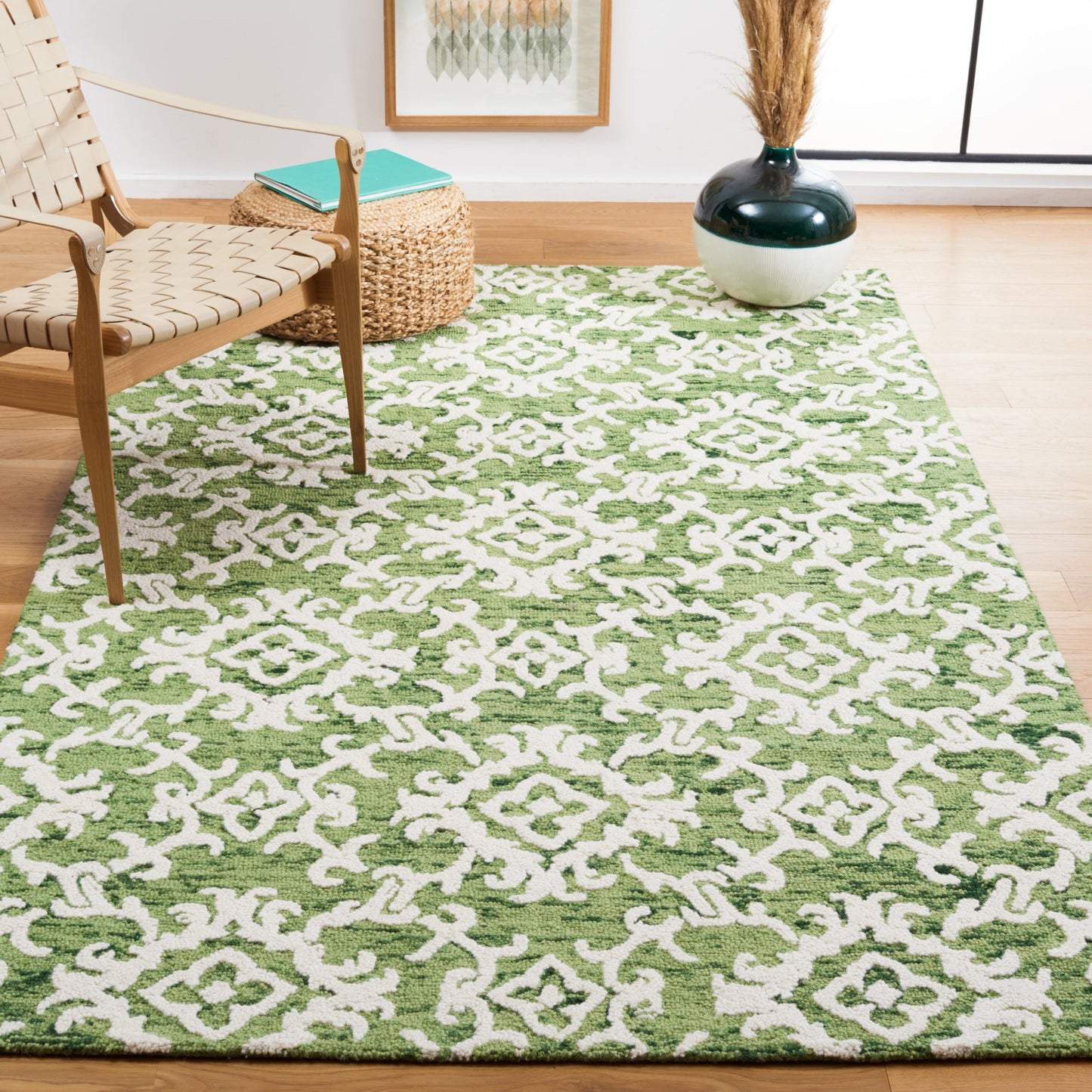 SAFAVIEH, Handmade Blossom Vesela Modern Floral Wool Rug