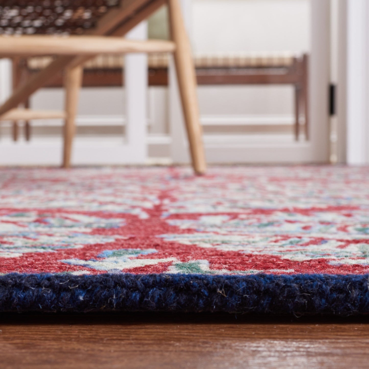 SAFAVIEH Handmade Capri Kert Wool Rug