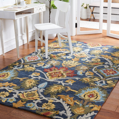 SAFAVIEH, Handmade Marietje Blossom French Country Wool Area Rug