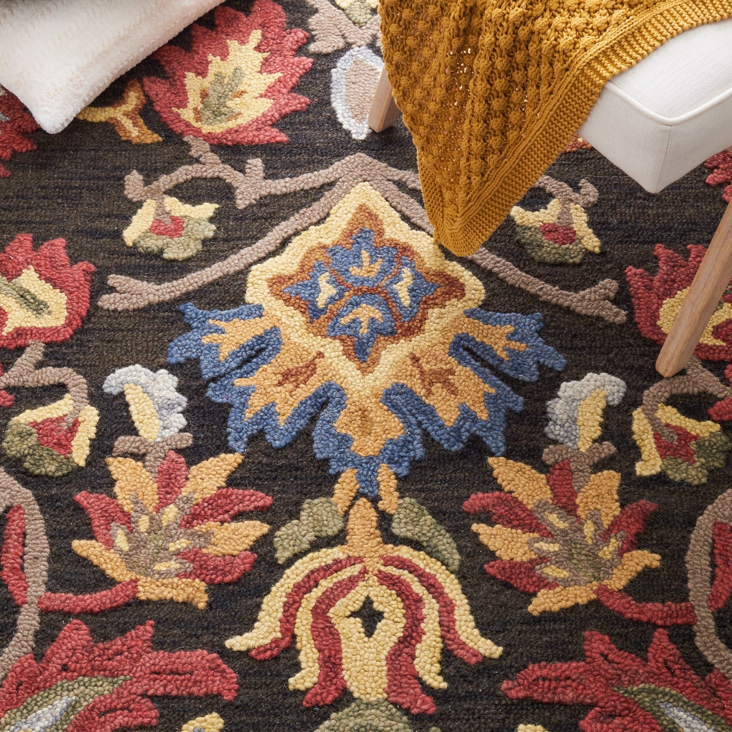 SAFAVIEH, Handmade Marietje Blossom French Country Wool Area Rug