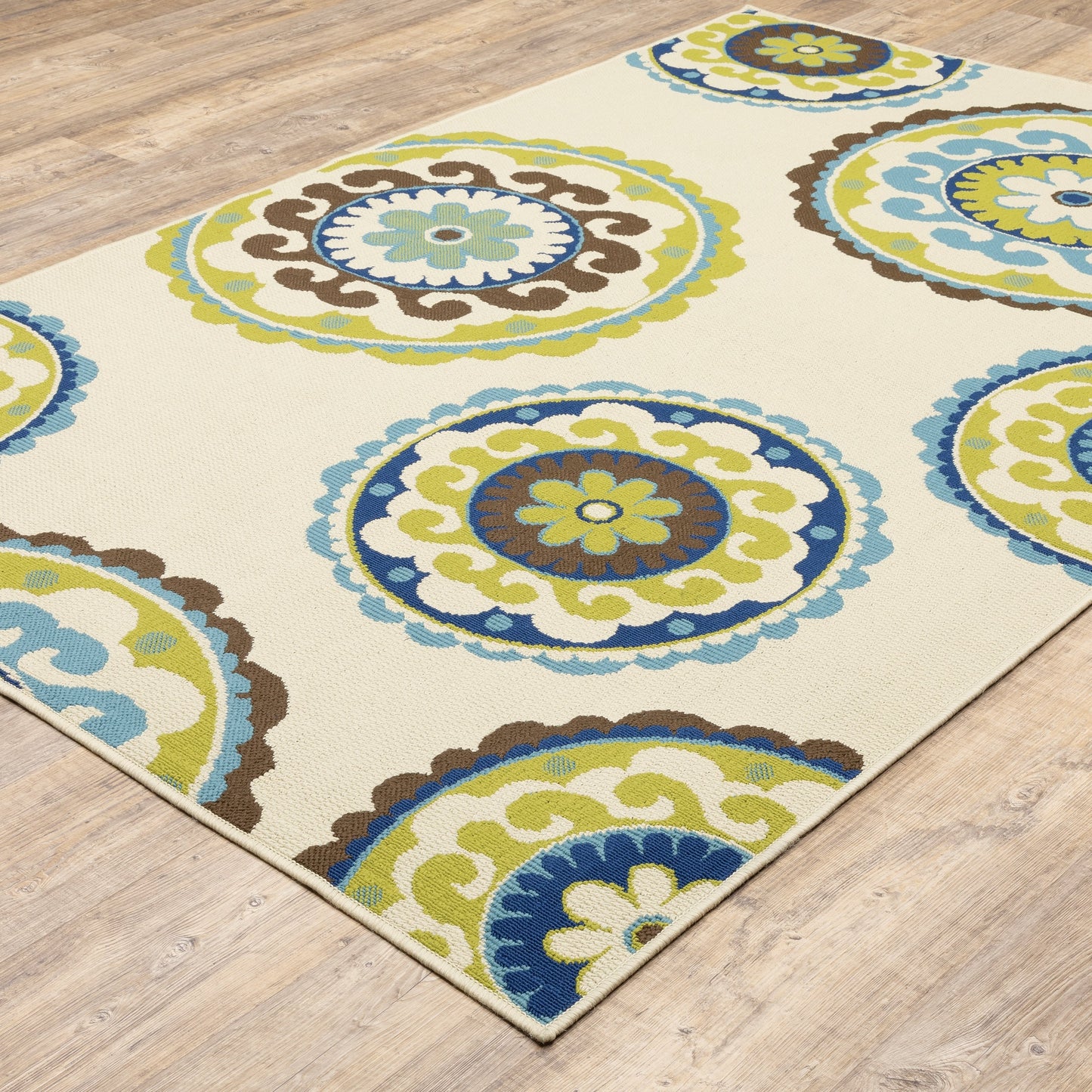 Vista Home Catalina Floral Medallions Indoor/ Outdoor Area Rug--