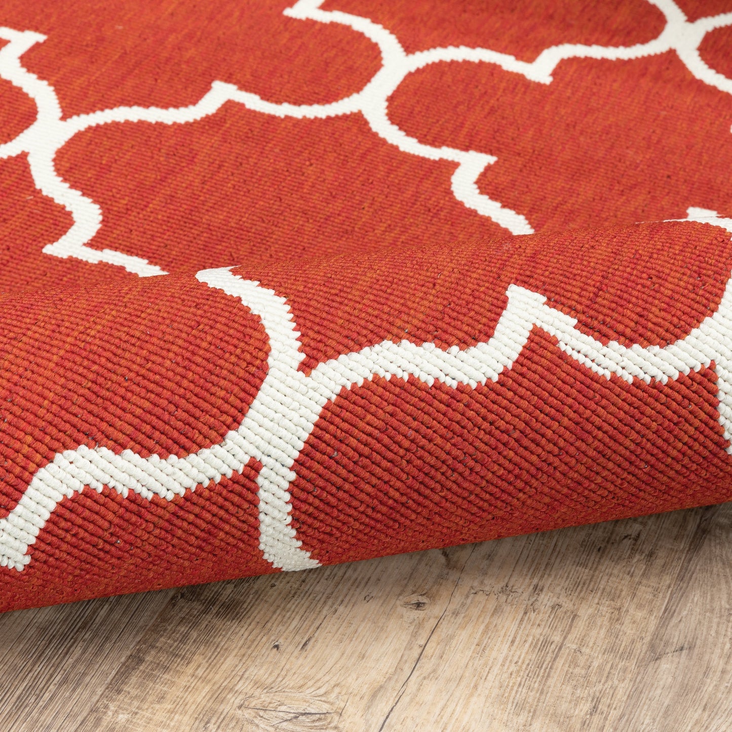 Vista Home Martinique Off-White/Brick Red Lattice Indoor/Outdoor Rug.